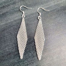 Load image into Gallery viewer, Diamond Cut Mesh Silver Earrings