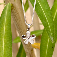Load image into Gallery viewer, White Stone Flower Necklace
