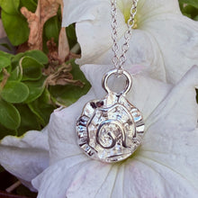 Load image into Gallery viewer, Wavy Flower Sterling Silver Necklace
