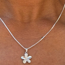 Load image into Gallery viewer, White Stone Flower Necklace
