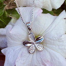 Load image into Gallery viewer, White Stone Flower Necklace
